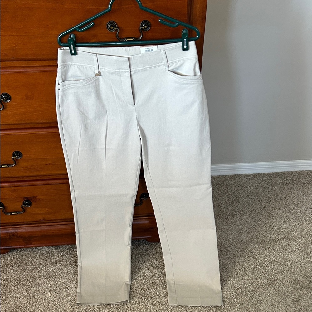 JM Collection beige skinny curvy straight leg pants.
